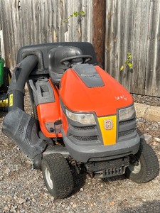 lot 6 image: Husqvarna YTH2448T  Lawn Tractor