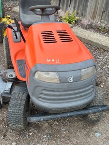 lot 16 image: Husqvarna YTH1848XP Lawn Tractor