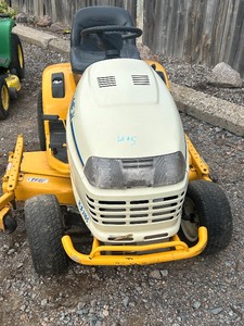 lot 5 image: Cub Cadet HDS2165 Lawn Tractor