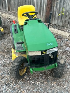 lot 10 image: John Deere GT242 Lawn Tractor