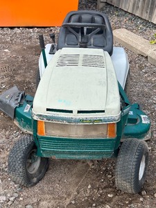 lot 13 image: PowrKraft 1846 Lawn Tractor