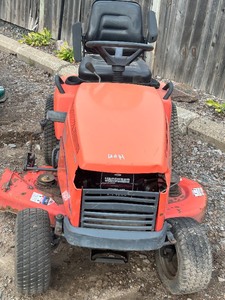 lot 14 image: Simplicity Landlord DLX Lawn Tractor