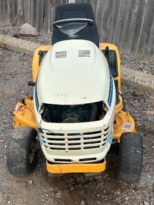 lot 11 image: Cub Cadet AGS2140 Lawn Tractor