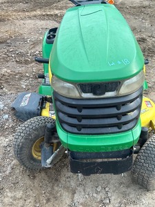 lot 18 image: John Deere X300 Lawn Tractor