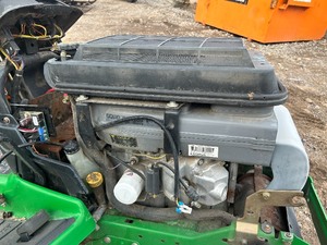 lot 19 image: John Deere GX345 Lawn Tractor