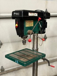 lot 2 image: Grizzly Upright Drill Press