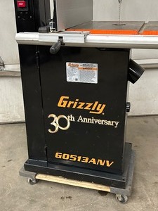 lot 1 image: Grizzly 30th Anniversary Bandsaw