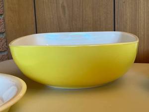 Lot of 4 Vintage Pyrex Dishes (Yellow & Green)