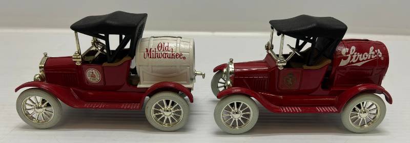 lot 18 image: Two Ertl Collectibles Die-Cast Metal Banks ( No Boxes ) 1  ( Strohs Beer ) 1918 Fortd Model T Runabout 1 (  Old Milwaukee ) 1918 Ford Model T Runabout