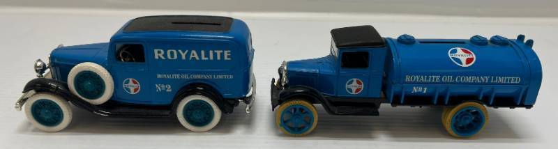 lot 24 image: Two 1992 Ertl Collectibles Die-Cast Metal Banks 1 ( Royalite ) 1st In The ( Limited Edition ) Collector Series 1931 Hawkeye Tanker 1 ( Royalite ) 2nd In The ( Limited Edition ) Collectors Series 1932 Panel Truck