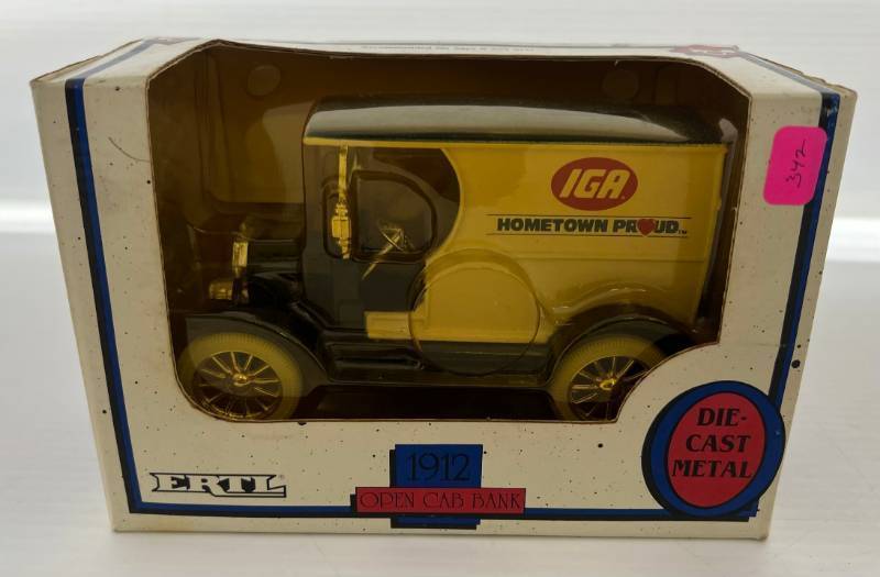 lot 40 image: Two Ertl Collectibles Die-Cast Metal Banks 1 1992 ( IGA ) 1912 Open Cab 1 1998 ( National Linen Services ) 1925 Kenworth