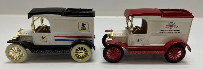 lot 51 image: Two Ertl Collectibles Die-Cast Metal Banks ( No Boxes ) 1 ( Nash Finch ) 1913 Ford Model T Van 1 ( U.S. Mail ) 1913 Ford Model T Van