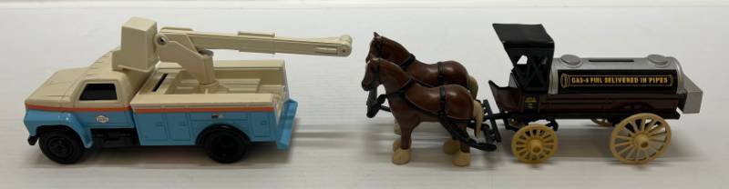lot 75 image: Two Ertl Collectibles Die-Cast Metal Banks 1  1990 ( Baltimore Gas ) Horse And Wagon 1 1993 ( Baltimore Gas & Electric ) 1993 Utility Bucket Truck