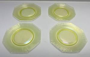lot 81 image: 4 Vintage Yellow Iridescent Vaseline Glass Plates