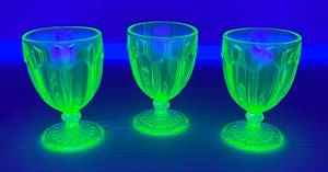 lot 83 image: Vintage Uranium Glass Small Cups 3 14 x 2