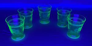 lot 85 image: Vintage Uranium Glass Small Cups 2 12 x 1 34