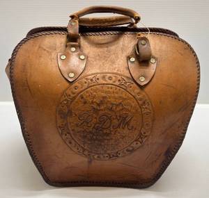 lot 123 image: Vintage Leather Bowling Bag