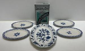 lot 129 image: Vintage Jacob & Co.s Extra White Cream Crakers Tin And Blue Danube (Japan) Oval Serving Platter (With Chip)
