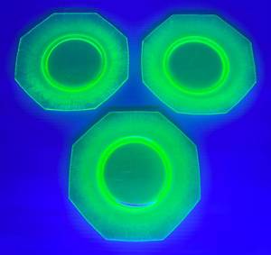 lot 135 image: 3 Vintage Yellow Iridescent Vaseline Glass Plates