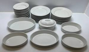 lot 144 image: Pillivuyt French Porcelain Dinnerware