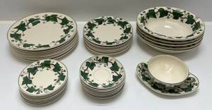 lot 149 image: Wedgwood Napoleon Ivy Dinnerware