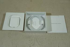 Apple Airpods with Lightning Charge Case