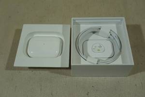 Apple Airpods Pro with MagSafe Charging Case