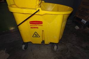 Rubbermaid Rolling Mop Bucket