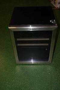 Whirpool 2.7cu ft Wine Cooler -Door Needs Adjusting