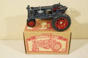 Ertl Farmall F-20 116 Scale Model - 1995 MN FFA Special Edition