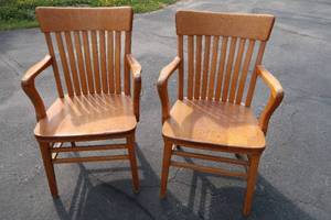 lot 6 image: PAIR OF SOLID OAK ARM CHAIRS