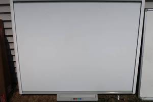 lot 30 image: SMART BOARD