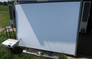 lot 32 image: SMARTBOARD PLUS PROJECTOR SYSTEM
