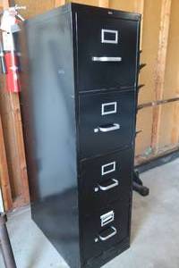 lot 37 image: 4 DRAWER HON METAL FILE CABINET