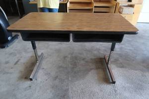 lot 50 image: ADJUSTABLE HEIGHT DESK