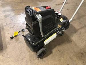 Husky 8G 150 PSI Hotdog Air Compressor   Customer Returns See Pictures