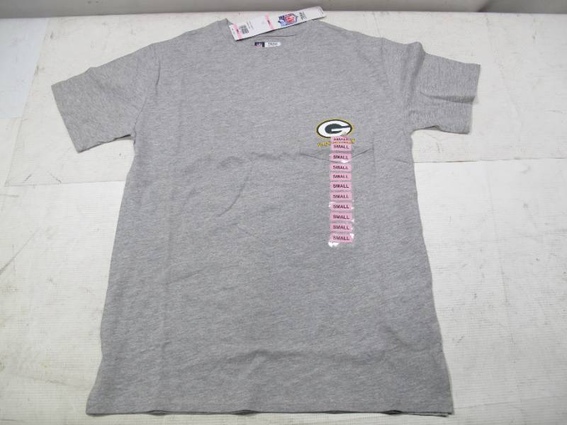 lot 669 image: NEW Pair of WOMENS Short Sleeve Green Bay Packers T-Shirts - Gray and Pink - SMALL