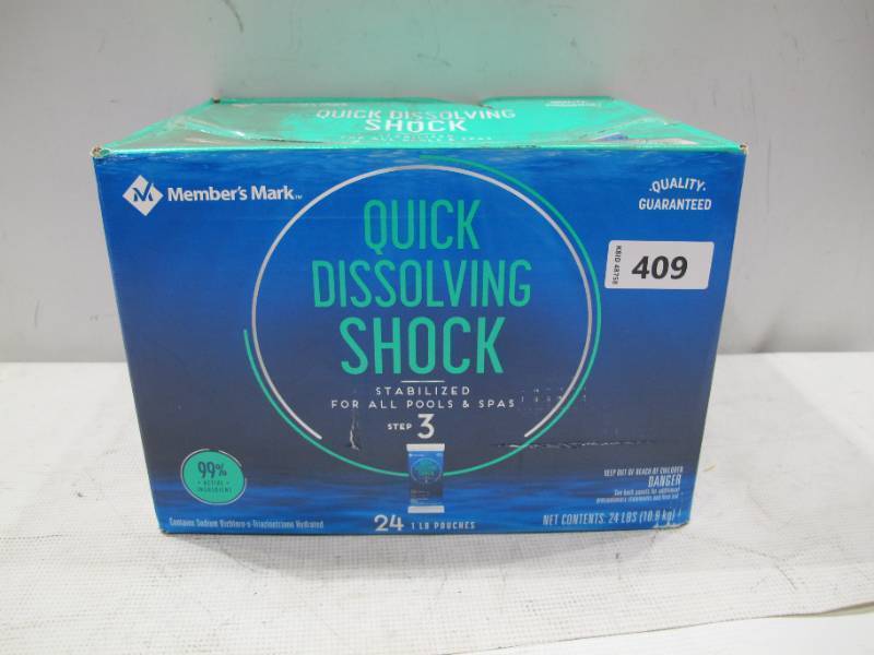 lot 476 image: NEW Members Mark Quick Dissolving Shock Stabilizer (1 lb., 24 ct.)