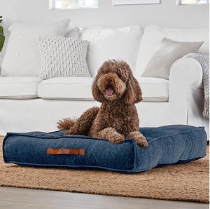 lot 622 image: NEW  Members Mark Tufted Pet Bed, 34 x 34 - English Blue