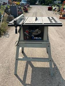lot 6 image: Delta Shop Master Table Saw