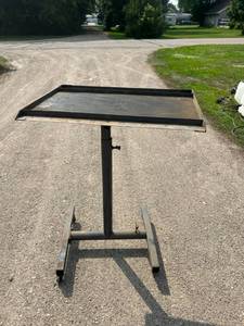 lot 11 image: 200# Work TableCart