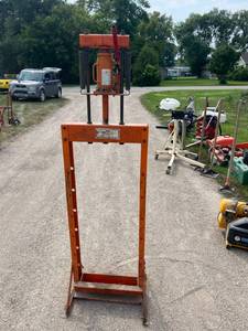 lot 14 image: Allied 12 Ton Bearing Press