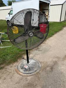 lot 23 image: High Velocity Air King Air Circulator 32