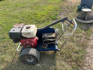 lot 27 image: Pressure Washer with Honda Motor