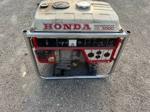 lot 40 image: Honda EM 3000 Generator