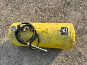 lot 49 image: John Deere Portable Air Tank