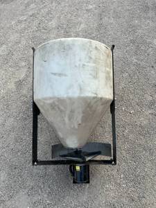 lot 58 image: Polaris Spreader Attachment
