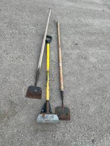 lot 89 image: Shingle Remover & Scrapers