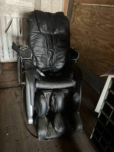 lot 114 image: Full Body Massage Chair