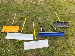 lot 146 image: Snow Shovels